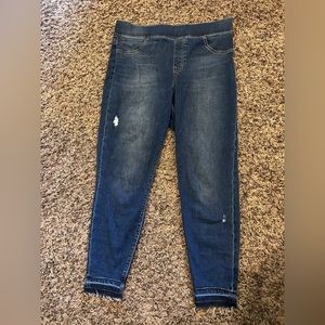 *SOLD* 
Spanx Jeggings - Brand new without tags. Super soft and comfy / stretchy